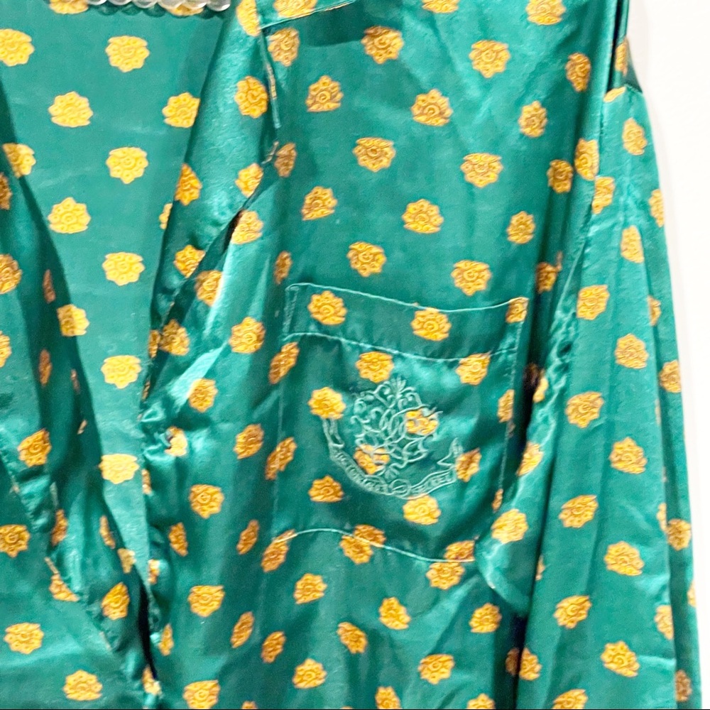 Victorias Secret Gold‎ Label Large Green Button Front Pajama Bed Shirt Crest - Picture 2 of 4